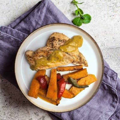 Stekt (ovensbakt) Kyllingfilet med sennepssaus, gresskar, søtpotet og paprika - ONE SIZE