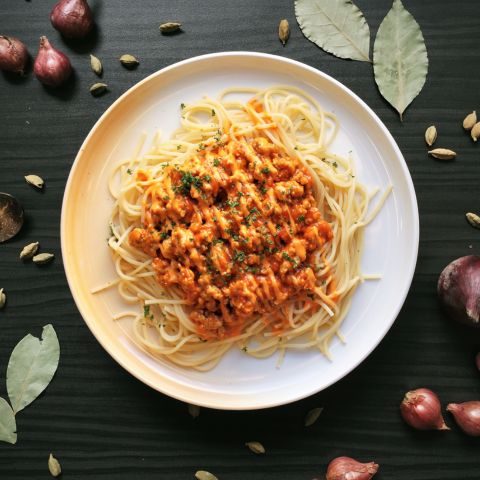 Budsjett Bulk - Spagetti med karrisaus og kylling 