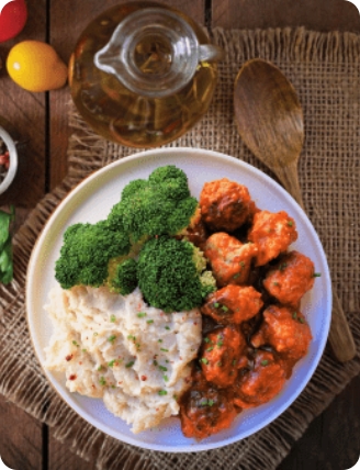 Fitness kjøttboller med brokkoli, tomatsaus og blomkålmos