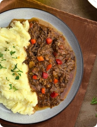 Langkokt BRISKET i krydderet saus med potetmos - ONE SIZE